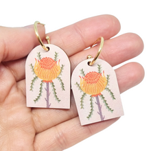 Load image into Gallery viewer, Showy Dryandra Arch Earrings