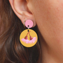 Load image into Gallery viewer, Gum Blossom Australian Wildflower Earrings
